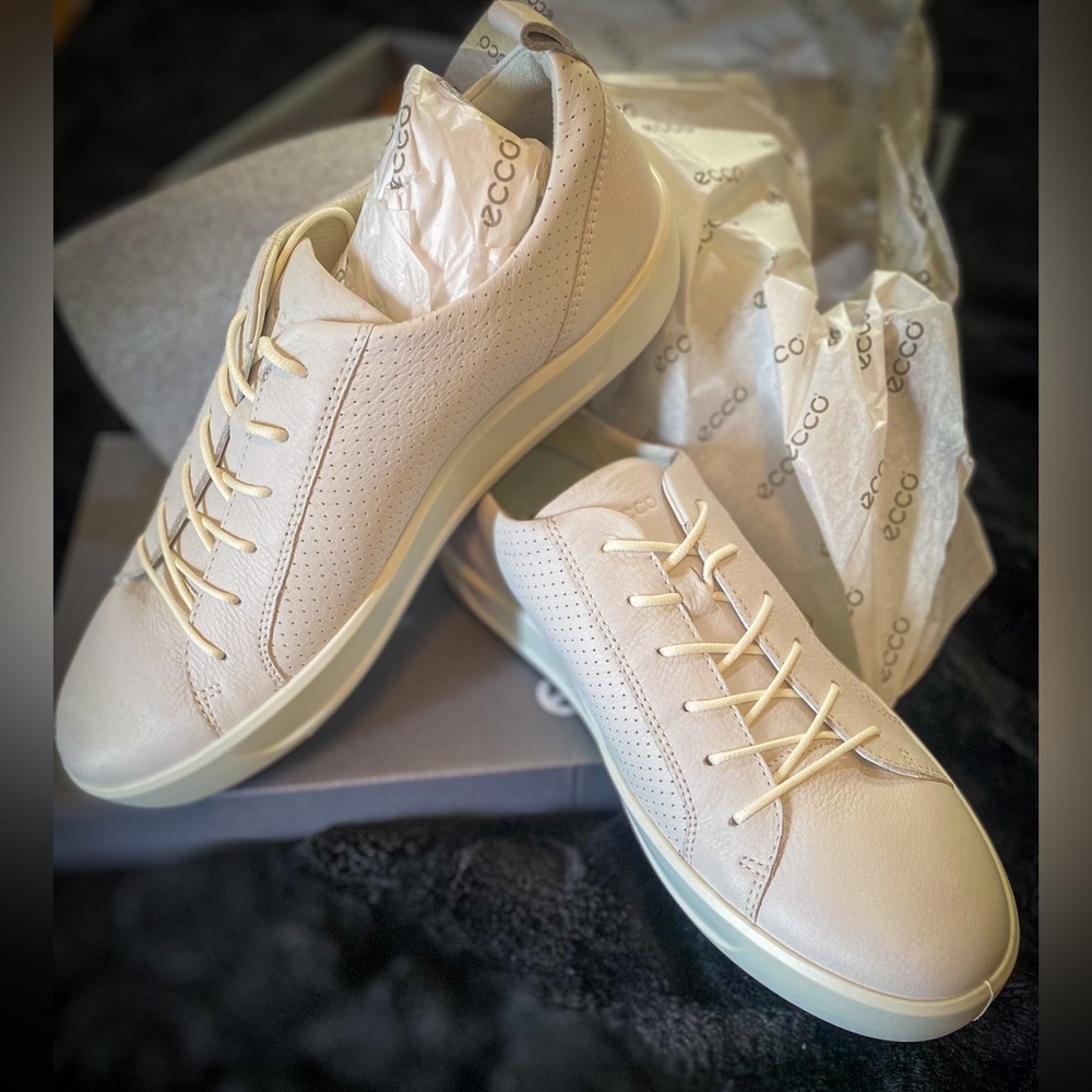 NIB ECCO Soft 8 Ladies Fashion Sneaker
